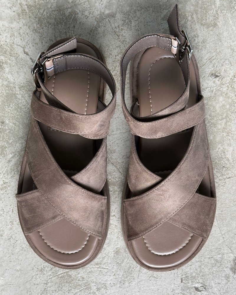 Сандалии на массивной подошве 72451092\323