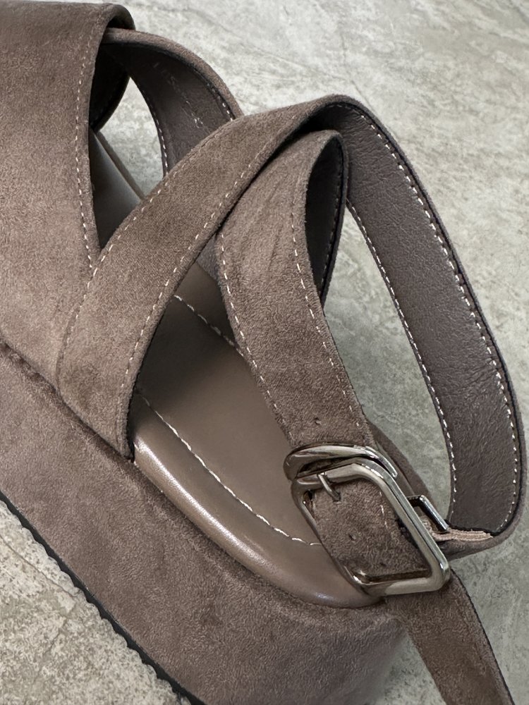 Сандалии на массивной подошве 72451092\323